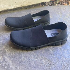 NoSox Men’s Black Slip-On Comfort Stretch Shoes – Size 10M – Lightly Worn